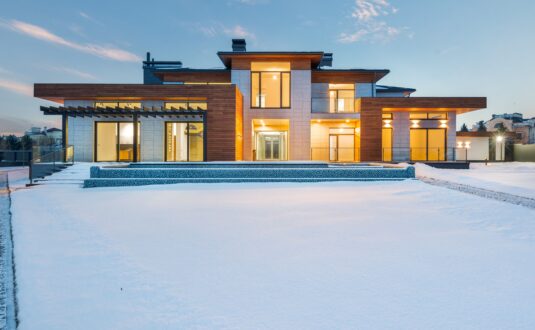 Energieffektiv villa i vintermiljö